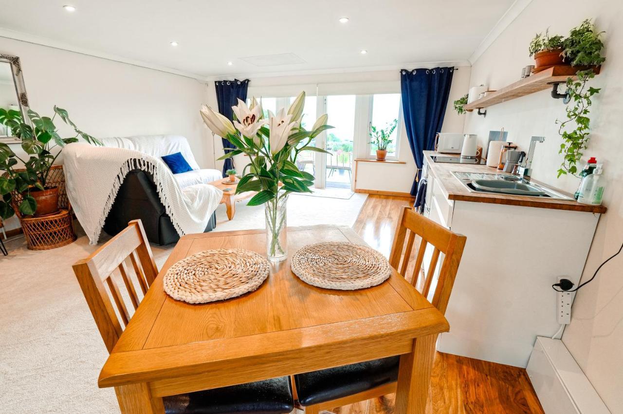 Spacious Sea-View Apt. Overlooking St Ives Bay Gwithian Exterior photo
